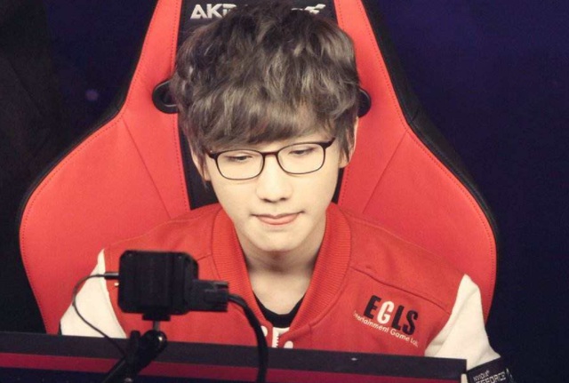 手位发球在 手位发球在